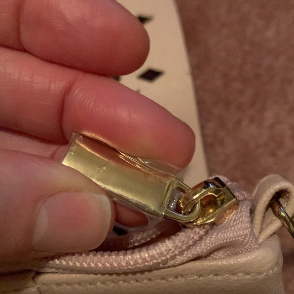 Beauty Boutique Laser Cut Flap Crossbody Bag with Shoulder Strap in pink NWOT - Picture 6 of 17